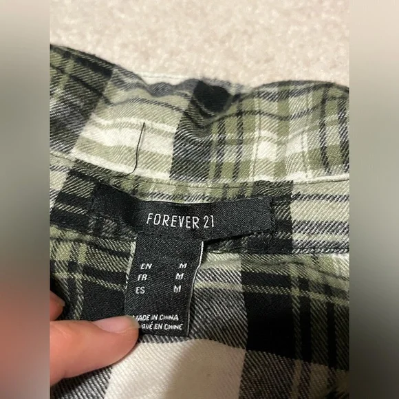Forever 21 men’s green flannel - Picture 2 of 4